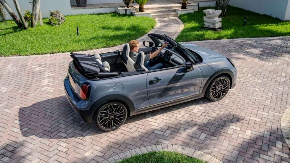 Ανανεώθηκε και παρουσιάστηκε το MINI Cooper Cabrio